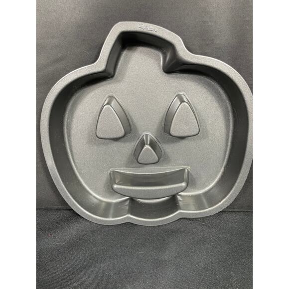 Halloween Baking Bundel, Wilton Pumpkin Cake Pan & Measuring Cups, Mini Pan - Picture 3 of 8
